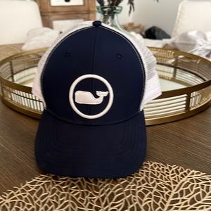Vineyard Vines Whale 🐳 dot performance trucker hat